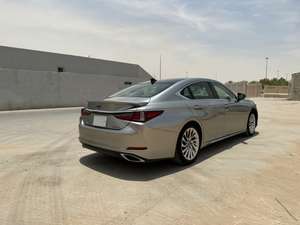 Sedán Usado 2022 RX ES350 AWD, Volante a la Izquierda, Control de Crucero Adaptativo, Asientos de Cuero, Luces LED Automáticas, Euro IV 360 4.5L - Product Image 5