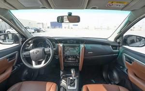 Toyota Fortuner SUV 2017, 4.1-6L Turbo, Automática, Gasolina, 5 Plazas, 25001-50000 Millas - Product Image 5