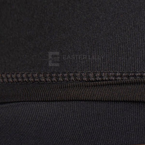 Camiseta deportiva de compresión fabricada en Pakistán con protección contra erupciones cutáneas de manga larga para hombres, ideal para deportes activos y entrenamiento en el gimnasio. - Product Image 6