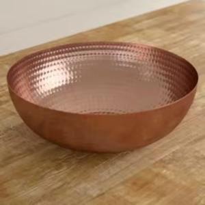 Bol de service en cuivre utilisé par les chefs pour servir des plats dans les restaurants haut de gamme avec une présentation traditionnelle et artistique - Product Image 3