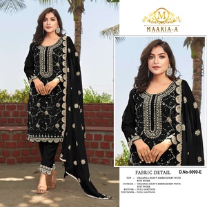 Costume pakistanais moderne élégant tissu d'organza lourd avec des perles de broderie élégantes pour les mariages et les fêtes - Product Image 3