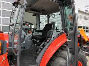 Tracteur agricole de taille moyenne 4x4 haute puissance, confort et précision, composants principaux moteur et engrenage, 2020 pour M4D-071HDC12 - Product Image 6