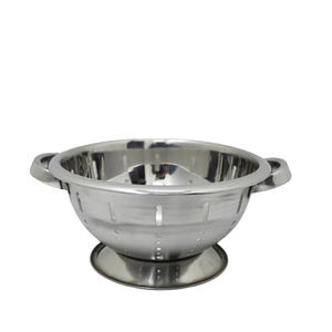 Passoire ronde en acier inoxydable avec poignée, finition mate argentée, bol à fruits pour la cuisine et la décoration de mariage - Product Image 1