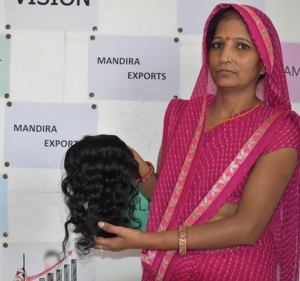 Vente en gros 100% pas cher indien vierge Remy cuticule aligné noir ondulé faisceaux non transformés Temple Extensions de cheveux humains vague naturelle - Product Image 2