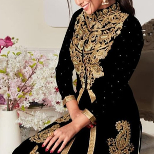 -- Conception de broderie sur un LONG KURTA élégant avec une robe de pantalon embellissant des perles de verre de cristal, DABKA fonctionne pour les tenues de fête @ 2023 - Product Image 1