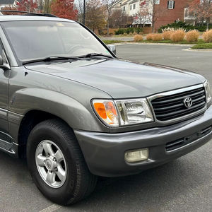 Toyota Land Cruiser 2002 d'occasion, inspectée, moteur V8, 4 roues motrices, non modifiée, vert mica River Rock - Product Image 1