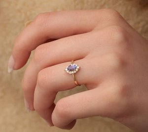 Anillo de compromiso de boda minimalista chapado en oro de diseño clásico para mujer, conjunto de tanzanita creada en laboratorio, fiesta de Plata de Ley 925 sólida - Product Image 5