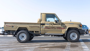 รถมือสอง Toyota Land Cruiser 79 Pickup 5 ประตู 5 ที่นั่ง SUV เครื่องยนต์ดีเซล 8 สูบ 2.8 ลิตร เกียร์ธรรมดา พวงมาลัยซ้าย เบาะผ้าสีเข้ม ปี 2024 จากเจ้าของคนแรก - Product Image 2