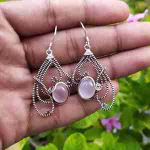 Cuarzo Rosa Forma ovalada Cabujón Piedra preciosa Alambre oxidado Diseñador Pendiente Bohemio Artesanal Hecho Venta al por mayor Pendiente Jaipur Plata - Product Image 1
