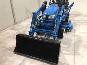 Mini tractor totalmente CE EU con motor EPA, cargador frontal y retroexcavadora, tractor cortacésped versátil para granja, precio bajo, 23HP 4WD LS - Product Image 3