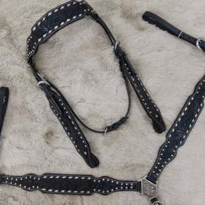 Ensemble de harnachement de cheval occidental personnalisé de haute qualité Conception d'outillage sculptée de luxe Bride de collier de poitrine en cuir à bas prix - Product Image 4