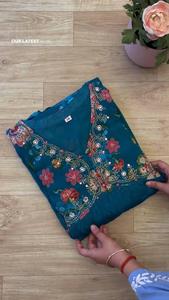 Georgette de imitación pesada con trabajo de secuencia de bordado pesado con trabajo hecho a mano de espejo real con menos borde con manga completa - Product Image 2