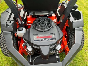 Tractor Cortacésped Kubota Z2-481 Original de Giro Cero para Jardinería Profesional - Product Image 2