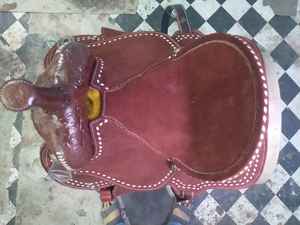 Sillín de color marrón de carreras de barril de caballo de cuero occidental de alta demanda con sillín occidental de punto de Buck DE AJUSTE DE ACERO INOXIDABLE - Product Image 3