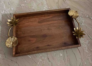 Plateau de service en bois classique avec poignée en métal pour la maison hôtel et restaurants plateau de service de nourriture décor plateaux de service en forme de rectangle - Product Image 5