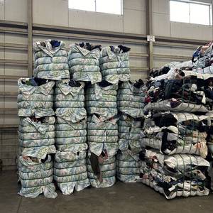 Container Cao Cấp Bán Buôn Mang Nhãn Hiệu Chất Lượng Cao Bulks Người Đàn Ông Phụ Nữ Container Bale Nhật Bản Sử Dụng Quần Áo Xuất Khẩu Sử Dụng Quần Áo - Product Image 4