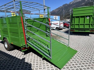 Remorque pour bétail verte à essieu simple avec escalier hydraulique pour le transport de bovins, ovins, porcins et équins - Product Image 6