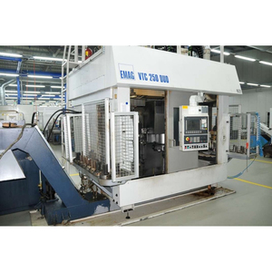 Machines de production électronique EMAG VLC 200 Machine de tournage verticale CNC avec automatisation intégrée - Product Image 4