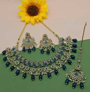 ชุดสร้อยคอและเครื่องประดับสำหรับผู้หญิงต่างหูแบบห้อยประดับมุก & kundan แบบดั้งเดิมชุบทองดีไซน์ใหม่ - Product Image 1