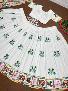 Ropa de boda de la mejor calidad de diseñador Lehenga Choli a la mejor tarifa mayorista con trabajo de bordado para mujeres Fabricante indio - Product Image 4