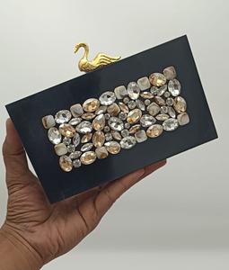 Pochette artisanale en résine imperméable avec diamants et fleurs, fermeture magnétique - élégante et chic pour les fêtes et les événements - Product Image 1