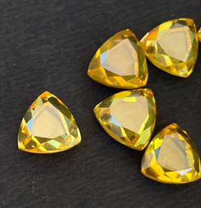 Limón Cuarzo Trillion Cut Stone Trillion Shape Gemstone Charm Gemstone Precio al por mayor Gemstone Golden Beads - Product Image 3