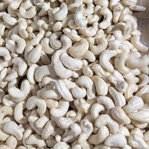 Prix des noix de cajou d'usine du Vietnam dans le monde entier, noix de cajou W320, Santigo du Vietnam, exigences OEM ODM du client - Product Image 1