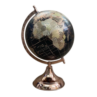 Globe décoratif inspiré du voyage en métal durable avec base antique élégante, parfait pour les explorateurs et les collectionneurs de cartes