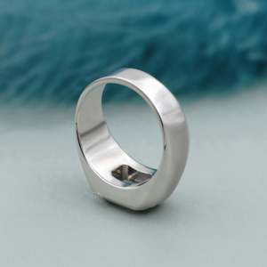 Anillo de Compromiso para Hombre con Certificado IGI East West, Diamante de Corte Esmeralda de 2.00ct con Engaste de Bisel - Product Image 2