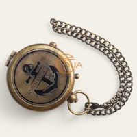 Boussole nautique en laiton 'Be Strong Courageous Joshua 1:9 'Gravure Étui en cuir imprimé UV Style de poche Métal Artisanat Pointeur Cadran