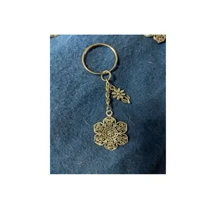 מחזיק מפתחות פליז עתיק מלא טבעת מפתח עגולה שטוחה למחזיק מפתחות 30 מ""מ לשימוש חתיכת עיצוב פרחים קרבינרים