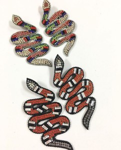 Boucles d'oreilles créoles en tissu de perles de verre faites à la main avec perles diamants bagues d'oreille unisexes classiques pour les fiançailles de fête de mariage pour les cadeaux - Product Image 1