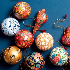 Accessoires de support d'arbre de Noël faits à la main au Cachemire ornements et boules en papier mâché écologique pour la décoration intérieure - Product Image 4