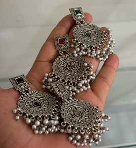 Pendientes de Cuentas Oxidadas Tradicionales de OM Fashion Studio, Joyería Clásica Plateada en Plata Antigua, Ligeros, Duraderos y Multifuncionales - Product Image 1