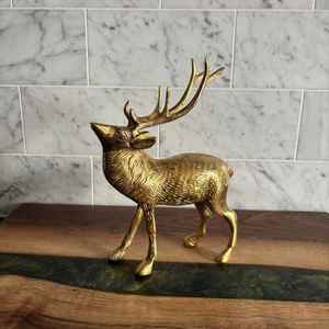 Estatuilla de exhibición de renos de latón elegante diseñada y elaborada Fabricante y exportador decorativo moderno de la India con la mejor calidad - Product Image 1