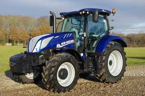 Tracteurs New Holland haute performance disponibles pour la vente en gros avec des moteurs fiables et des fonctionnalités avancées - Product Image 3