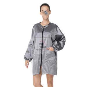 Chaquetas de peluquería para mascotas impermeables personalizadas profesionales hechas de algodón y poliéster - Product Image 4