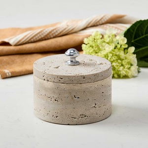 Jarra de almacenamiento de piedra travertino hecha a mano con tapa redonda elegante que ofrece textura natural, construcción duradera y elegancia minimalista. - Product Image 5