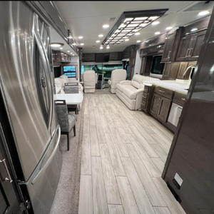 Camping-car diesel de classe A Aspires 44W de 45 pieds, modèle 2023 d'occasion, avec extensions coulissantes, idéal pour les voyages longue distance - Product Image 5