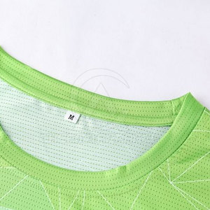 Maillot de sport personnalisé en sublimation, matière à séchage rapide et haute performance, idéal pour la course à pied et les activités sportives. - Product Image 3