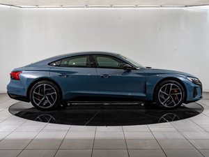 E-Tron GT 2023 d'occasion en bon état avec boîte de vitesses manuelle, transmission intégrale, sièges en cuir, intérieur foncé, taille des pneus R20 - Product Image 6