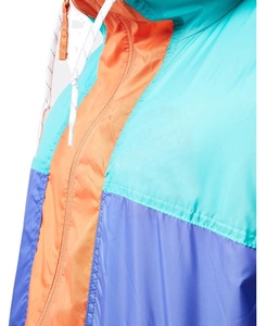 เสื้อแจ็คเก็ตกันลมผู้ชายแบบมีฮู้ด สีบล็อก สไตล์สปอร์ต สีน้ำเงิน ส้ม ฟ้าอมเขียว ผลิตจากโพลีเอสเตอร์ เหมาะสำหรับใส่ในฤดูใบไม้ผลิ - Product Image 4