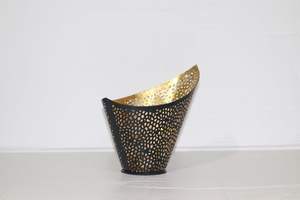 Wonderfully made elegantly designed tea light holder/stand used for lightens candle as on occasions and daily home decor - Product Image 3