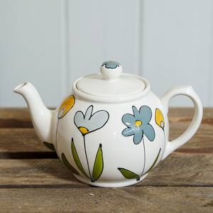 Encantadora Tetera Floral con Diseño de Mariposas, Boquilla de Vertido Precisa y Suave, Asa de Agarre Cómodo, Cuerpo que Conserva el Calor, Perfecta para la Hora del Té - Product Image 3