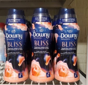 Perles Booster de Parfum Downy Infusions In-Wash Bliss Ambre et Rose 14.8oz - Product Image 2