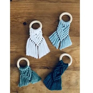 Elegante servilletero de macramé hecho a mano, organizador de mesa decorativo tejido de algodón bohemio para el hogar, comedor, cocina, acento - Product Image 1