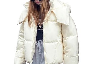 Veste à capuche pour femmes fabriquée par le fabricant, conception personnalisée, veste d'hiver en gros, veste coupe-vent de haute qualité - Product Image 2