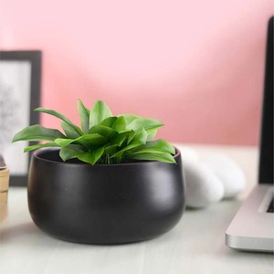 Disponible macetas de metal hechas a mano exclusivas de alta calidad elevar su espacio con diseños de moda maceta colgante - Product Image 1