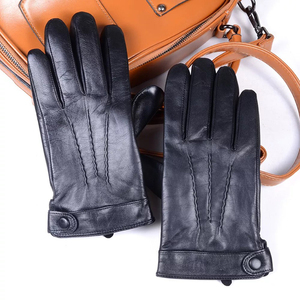 Gants en cuir de mode disponibles OEM pour les femmes, faciles à porter, doux, confortables, gants en cuir à doigts entiers à un prix raisonnable - Product Image 1