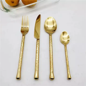 Juego de cubiertos de diseño de tendencia chapado en oro, accesorios de cocina de mesa de acero personalizados, juego de cubiertos de cinco piezas de Material metálico - Product Image 1